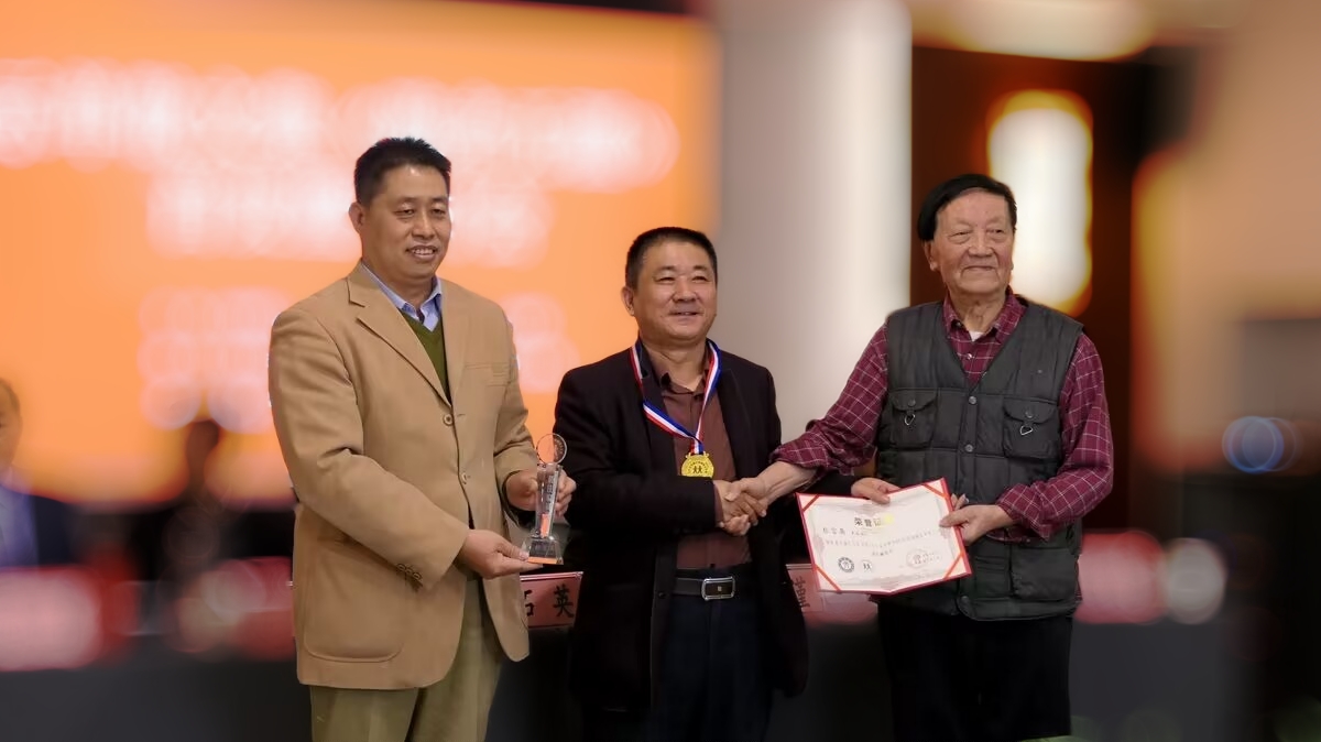 张富英荣获第11届人人文学奖最佳编辑奖，2022年度网络文学奖颁发举办