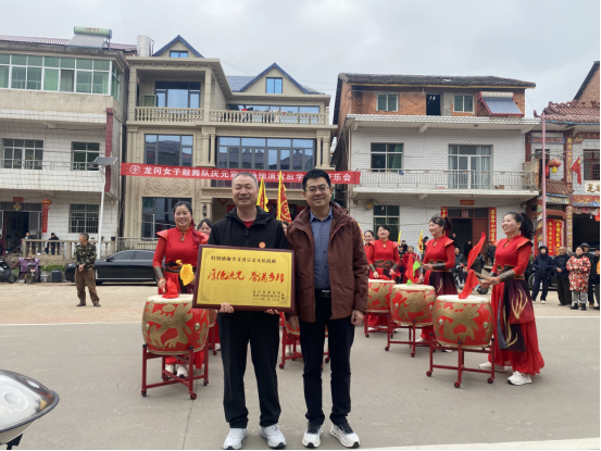 ���ֻ�����Ԫ�� �������������ġ�������Ů�ӹ������Ԫ��չ����������ֻ�Բ������