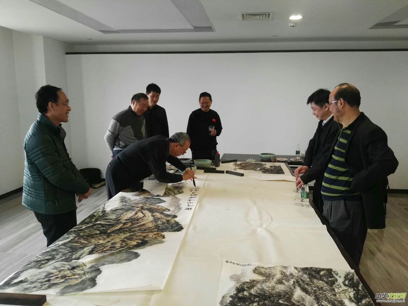 画家靳军与恩师陈培伦携手笔会 画家靳军与恩师陈培伦携手笔会