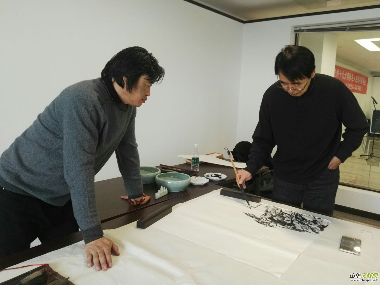 画家靳军与恩师陈培伦携手笔会 画家靳军与恩师陈培伦携手笔会