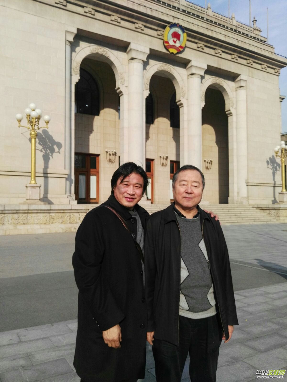 画家靳军与恩师陈培伦携手笔会 画家靳军与恩师陈培伦携手笔会