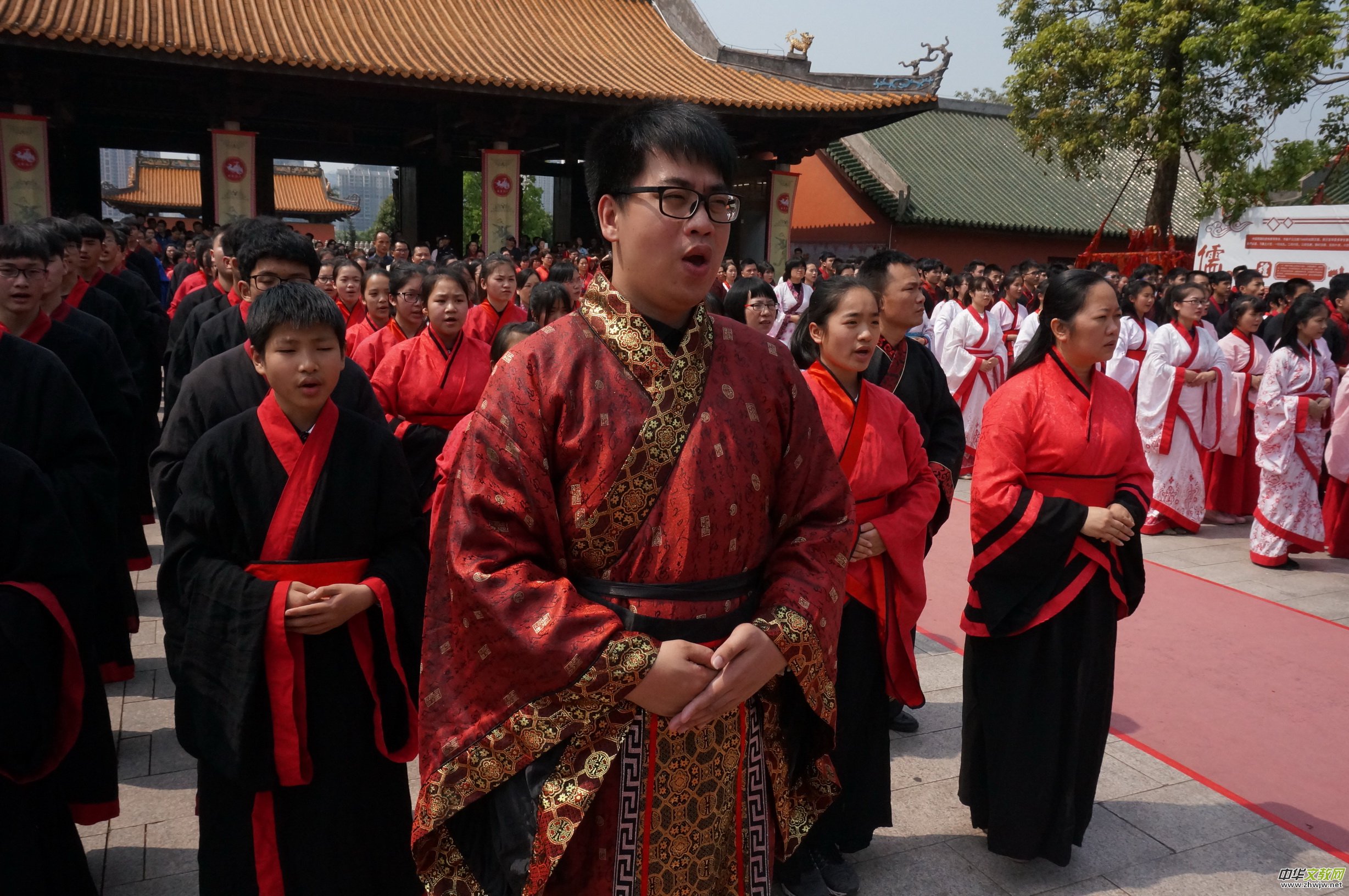 南宁市仙葫学校举行“圣贤福佑 状元登科”孔庙祭孔大典_新闻资讯_中华文教网