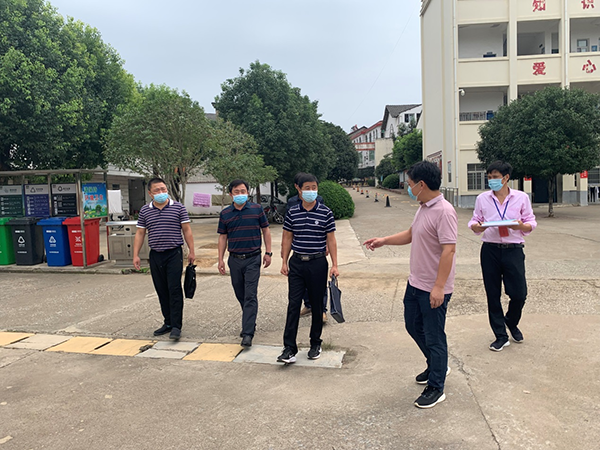 湖北省京山市教育局领导到三阳中学检查秋季开学工作