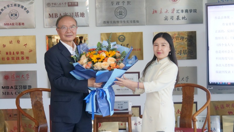 王谨在北大纵横共话家国情怀,倡导新闻文学时代新风 王谨在北大纵横共话家国情怀,倡导新闻文学时代新风