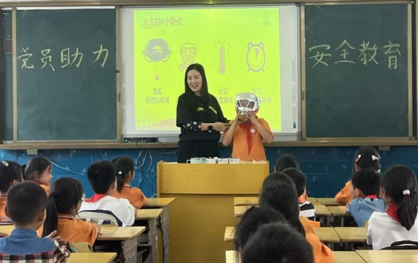 党建引领担使命 筑牢防线护“幼苗” 党建引领担使命 筑牢防线护“幼苗”