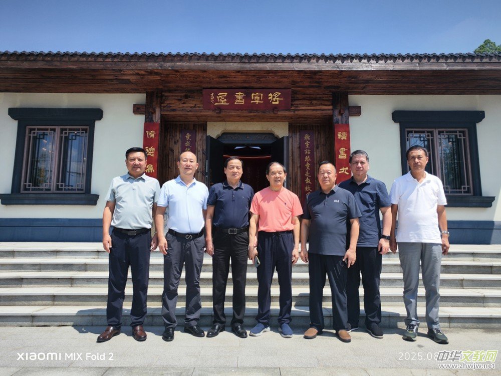 裴怀亮上将会见中国军地书画院代表 鼓励当好践行文化自信旗手 裴怀亮上将会见中国军地书画院代表 鼓励当好践行文化自信旗手