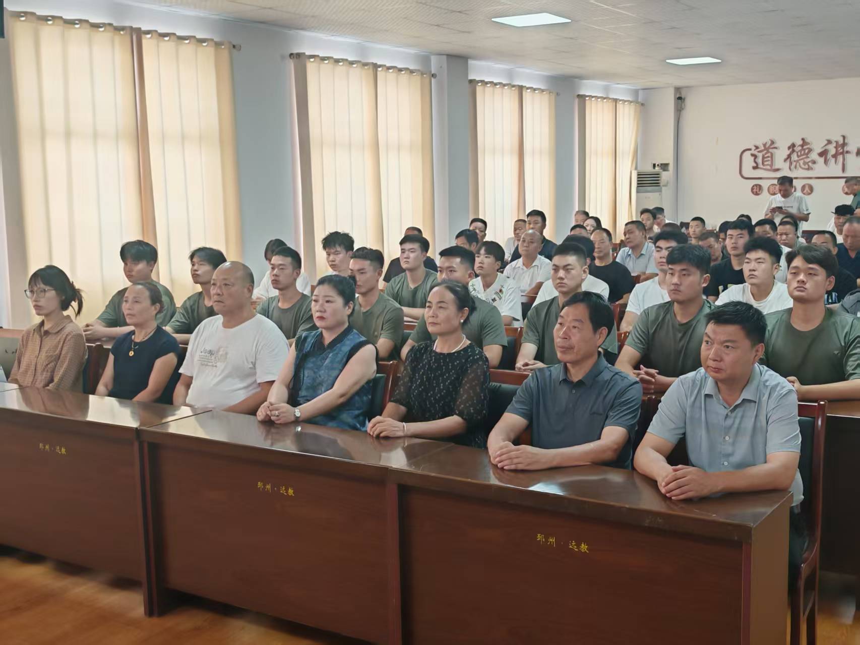 让我们一起见证高光时刻 ——邳州市官湖镇新华村组织参阅士兵家属集中观看“9.3”阅兵直播 让我们一起见证高光时刻 ——邳州市官湖镇新华村组织参阅士兵家属集中观看“9.3”阅兵直播