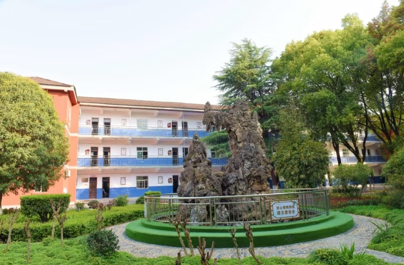 坚守教育初心 书写教育新篇 坚守教育初心 书写教育新篇