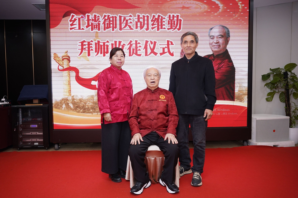 ɽ���ӻ�������ҵЯ�ֺ�ǽ��ҽ��ά�ڣ������������Ļ����д���