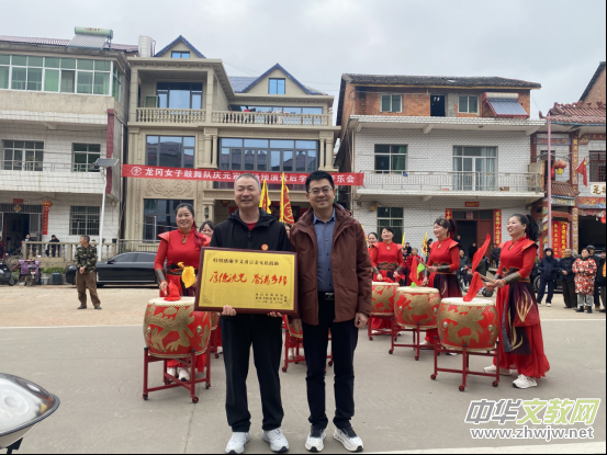 ���ֻ�����Ԫ�� �������������ġ�������Ů�ӹ������Ԫ��չ����������ֻ�Բ������