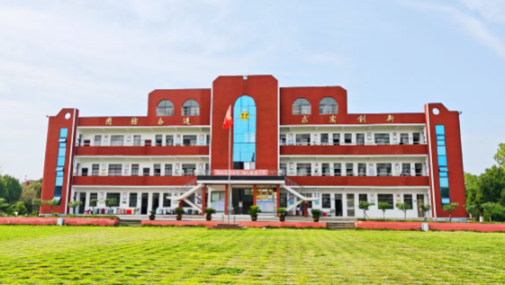 以德润校启新程 以行育人谱华章 以德润校启新程 以行育人谱华章