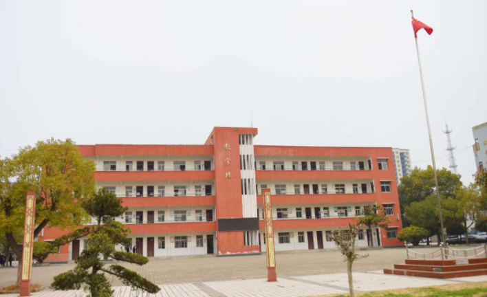 立德树人启新智 培根铸魂创未来 立德树人启新智 培根铸魂创未来