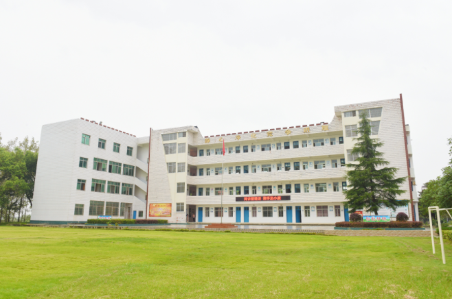 春风化雨育德行 润物无声润心田 春风化雨育德行 润物无声润心田